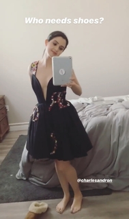 Laura Marano feet photo thumbnail