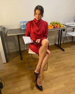 Anna Popek feet photo thumbnail