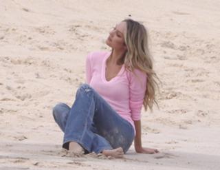 Candice Swanepoel feet photo thumbnail