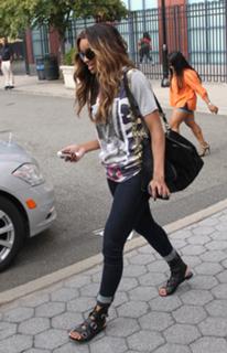 Ciara feet photo thumbnail