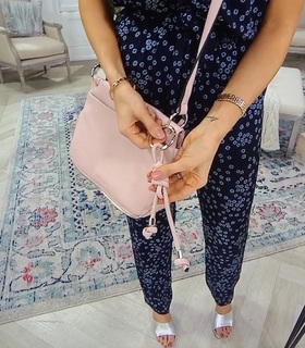 Courtney Khondabi feet photo thumbnail