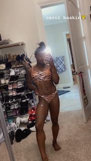 Simone Biles feet photo thumbnail