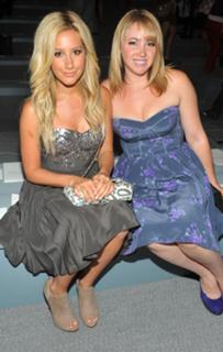 Ashley Tisdale feet photo thumbnail