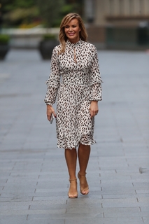 Amanda Holden feet photo thumbnail