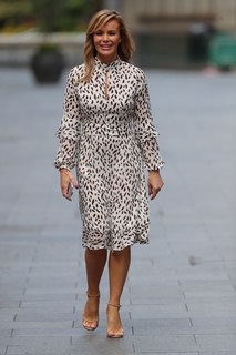 Amanda Holden feet photo thumbnail