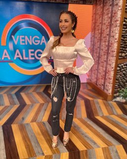 Cynthia Rodríguez feet photo thumbnail
