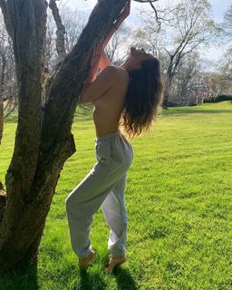 Nina Agdal feet photo thumbnail