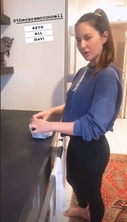 Olivia Munn feet photo thumbnail
