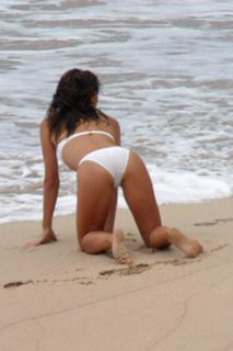 Elizabeth Hurley feet photo thumbnail