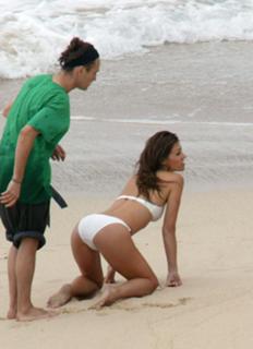 Elizabeth Hurley feet photo thumbnail