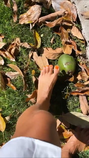 Vanessa Hudgens feet photo thumbnail