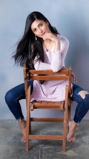 Shruti Haasan feet photo thumbnail