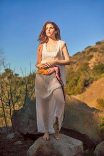 Anna Kendrick feet photo thumbnail