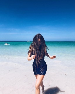 Xenia Tchoumitcheva feet photo thumbnail