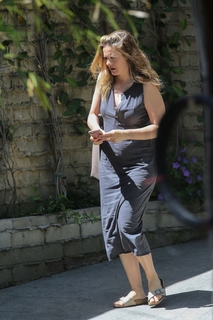 Alicia Silverstone feet photo thumbnail