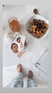 Klaudia Halejcio feet photo thumbnail