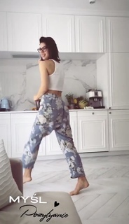 Klaudia Halejcio feet photo thumbnail