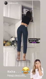 Klaudia Halejcio feet photo thumbnail