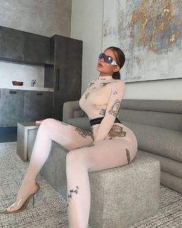 Kylie Jenner feet photo thumbnail