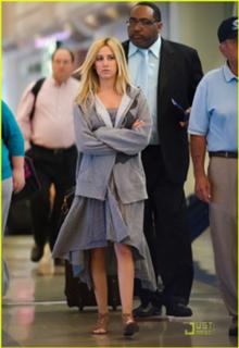 Ashley Tisdale feet photo thumbnail