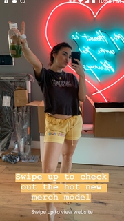 Natalie Noel Mariduena feet photo thumbnail
