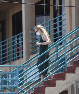 Dakota Fanning feet photo thumbnail