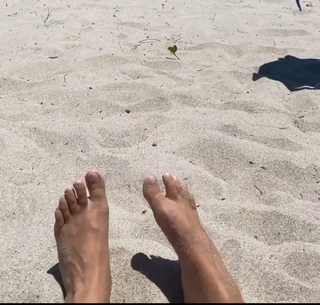 Amanda Saccomanno feet photo thumbnail