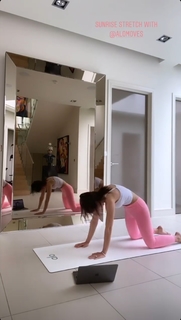 Amy Jackson feet photo thumbnail
