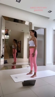 Amy Jackson feet photo thumbnail
