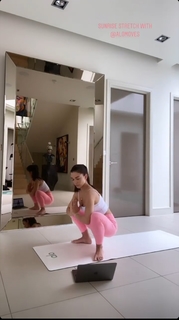 Amy Jackson feet photo thumbnail