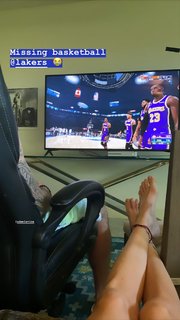 Behati Prinsloo feet photo thumbnail