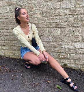Helen Flanagan feet photo thumbnail