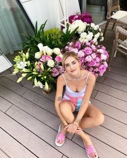 Chiara Ferragni feet photo thumbnail