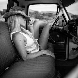 Holly Holm feet photo thumbnail