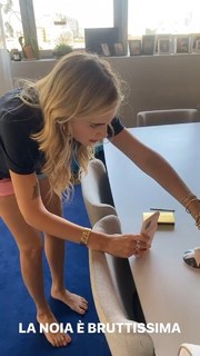 Chiara Ferragni feet photo thumbnail