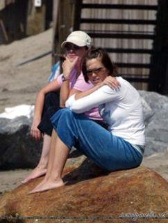 Mandy Moore feet photo thumbnail