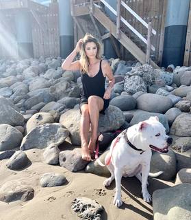 Daisy Fuentes feet photo thumbnail
