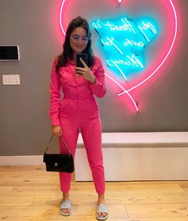 Natalie Noel Mariduena feet photo thumbnail