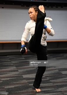 Michelle Waterson feet photo thumbnail