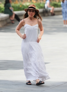 Myleene Klass feet photo thumbnail