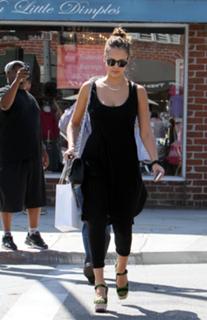 Jessica Alba feet photo thumbnail