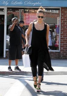 Jessica Alba feet photo thumbnail