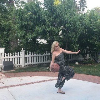 Angela Kinsey feet photo thumbnail