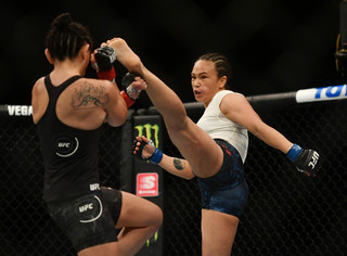 Michelle Waterson feet photo thumbnail
