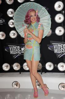 Katy Perry feet photo thumbnail