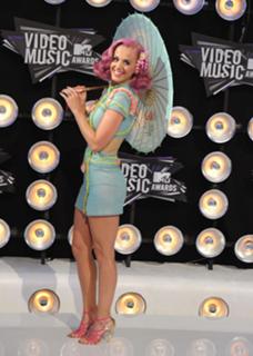 Katy Perry feet photo thumbnail