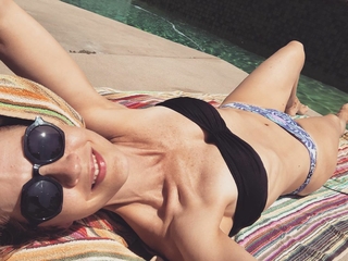 Jenna Elfman feet photo thumbnail