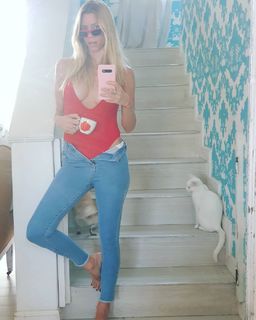 Nicole Neumann feet photo thumbnail