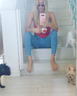 Nicole Neumann feet photo thumbnail