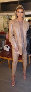 Khloé Kardashian feet photo thumbnail